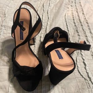 *** New Never Been Worn *** Size 6 black Stuart Weizmann Heels !